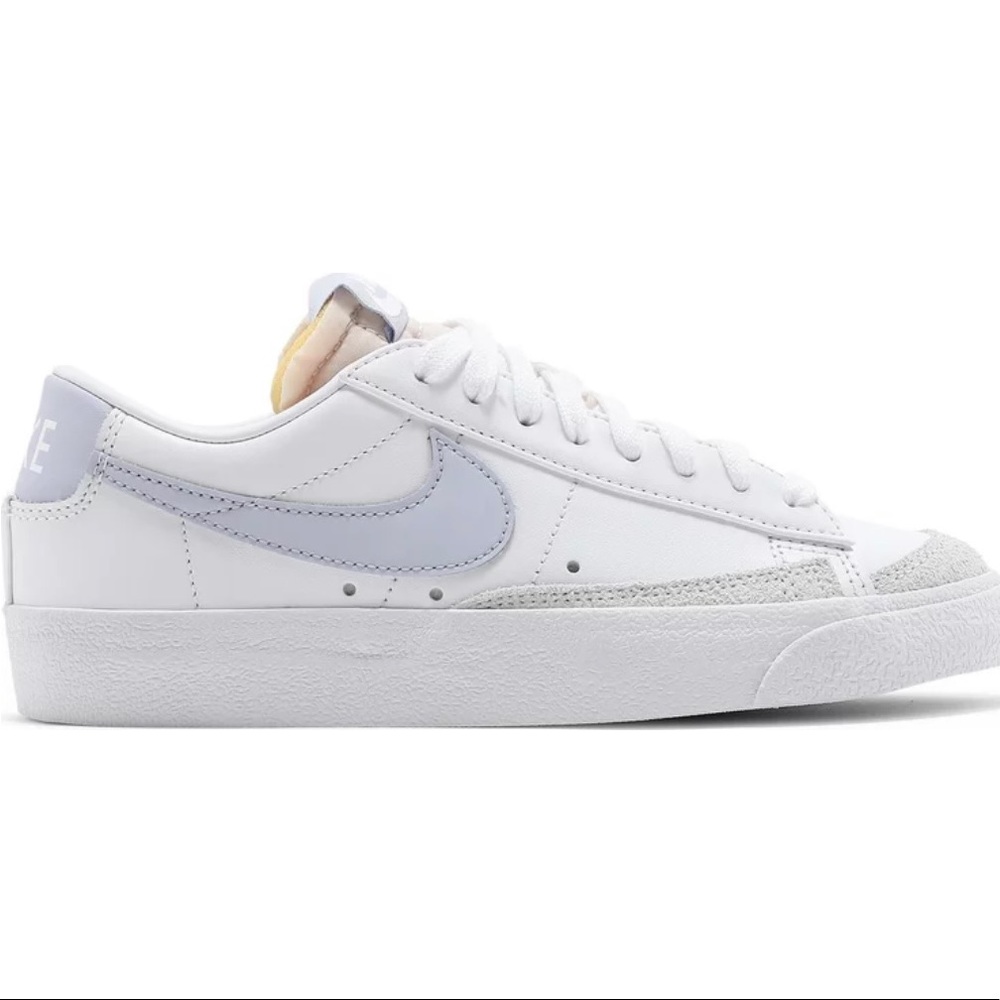 NIKE BLAZERS